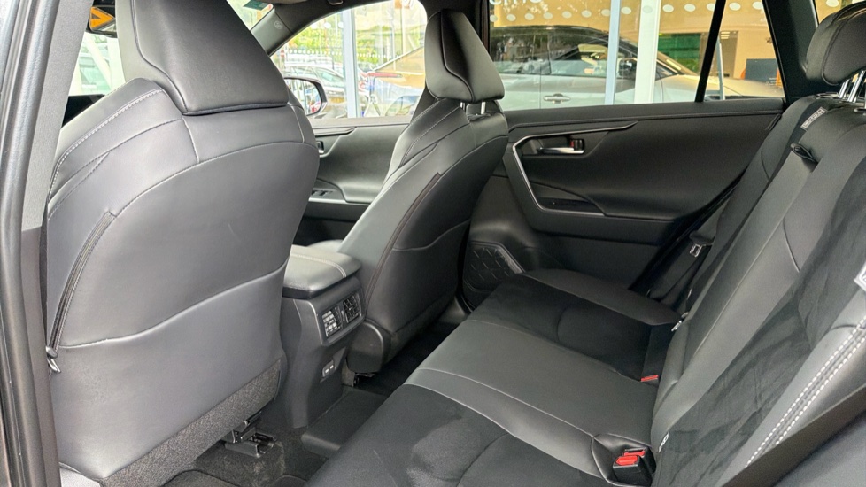 Toyota RAV4 2.5 VVT-i Hybrid GR Sport 5dr CVT Hybrid Estate - Image 15