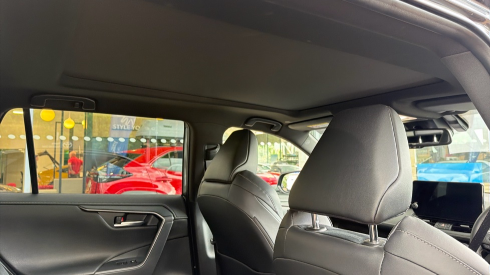 Toyota RAV4 2.5 VVT-i Hybrid GR Sport 5dr CVT Hybrid Estate - Image 19