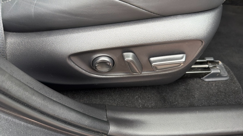 Toyota RAV4 2.5 VVT-i Hybrid GR Sport 5dr CVT Hybrid Estate - Image 37