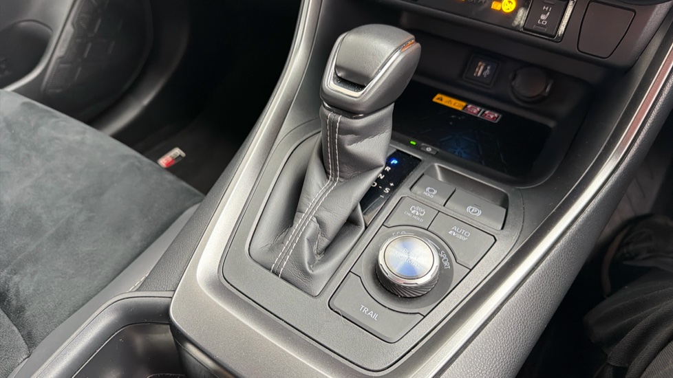 Toyota RAV4 2.5 VVT-i Hybrid GR Sport 5dr CVT Hybrid Estate - Image 41