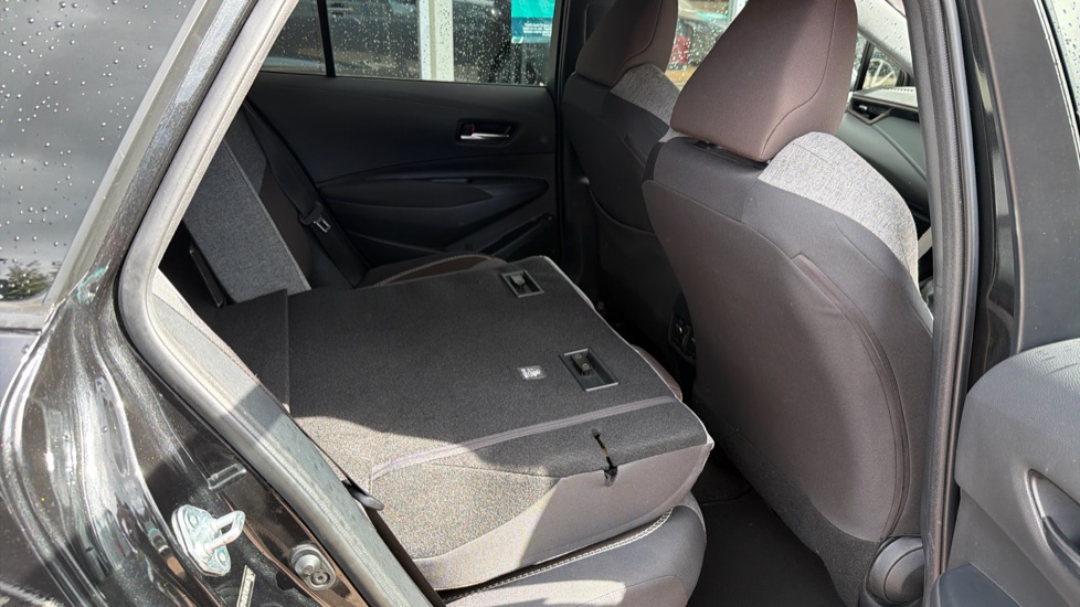 Toyota Corolla 1.8 VVT-i Hybrid Trek 5dr CVT Hybrid Estate - Image 18