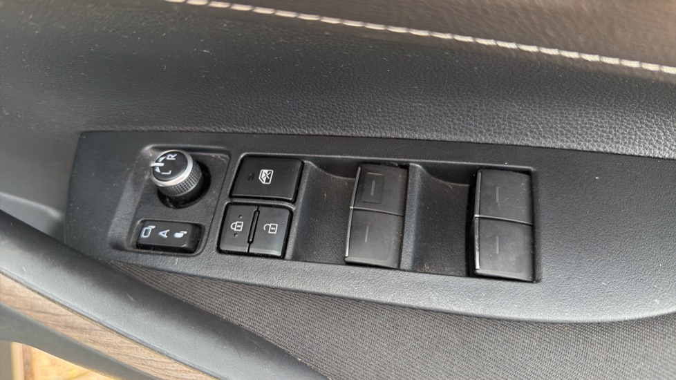 Toyota Corolla 1.8 VVT-i Hybrid Trek 5dr CVT Hybrid Estate - Image 35