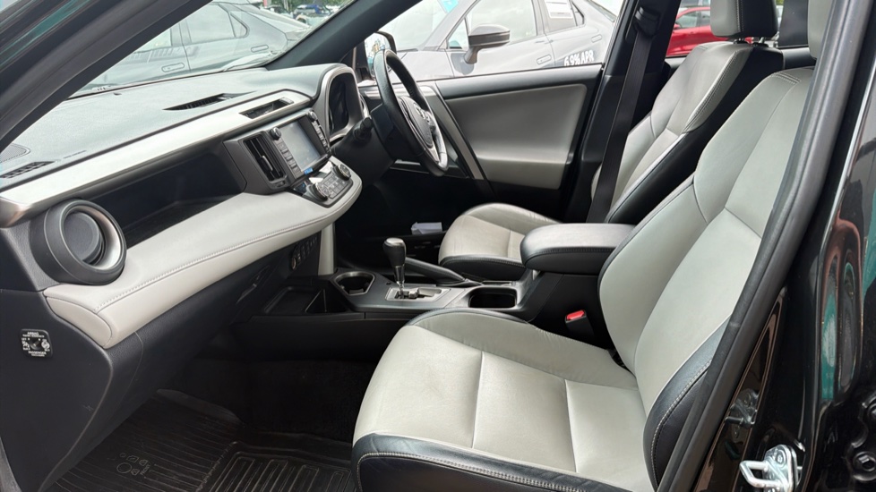 Toyota RAV4 2.5 VVT-i Hybrid Excel TSS 5dr CVT Hybrid Estate - Image 5