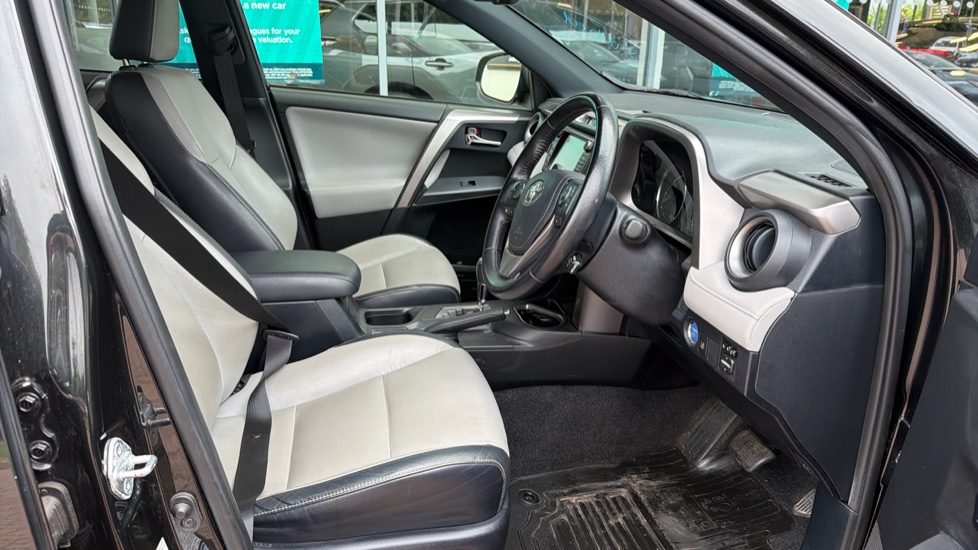 Toyota RAV4 2.5 VVT-i Hybrid Excel TSS 5dr CVT Hybrid Estate - Image 12