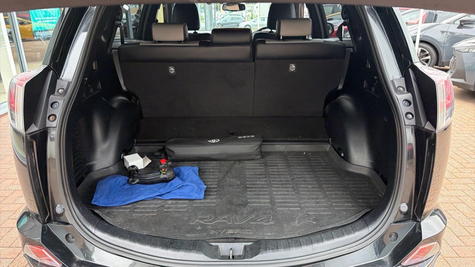Toyota RAV4 2.5 VVT-i Hybrid Excel TSS 5dr CVT Hybrid Estate - Image 13