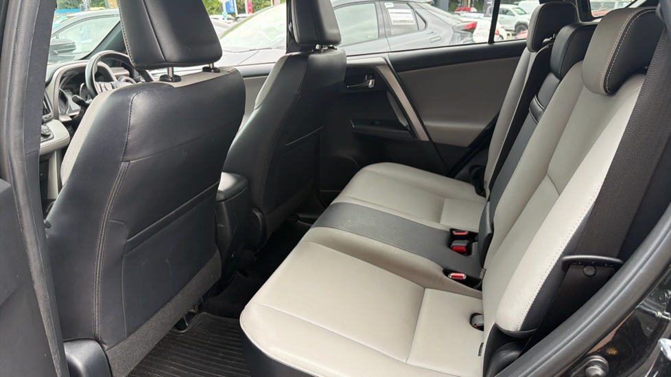 Toyota RAV4 2.5 VVT-i Hybrid Excel TSS 5dr CVT Hybrid Estate - Image 15
