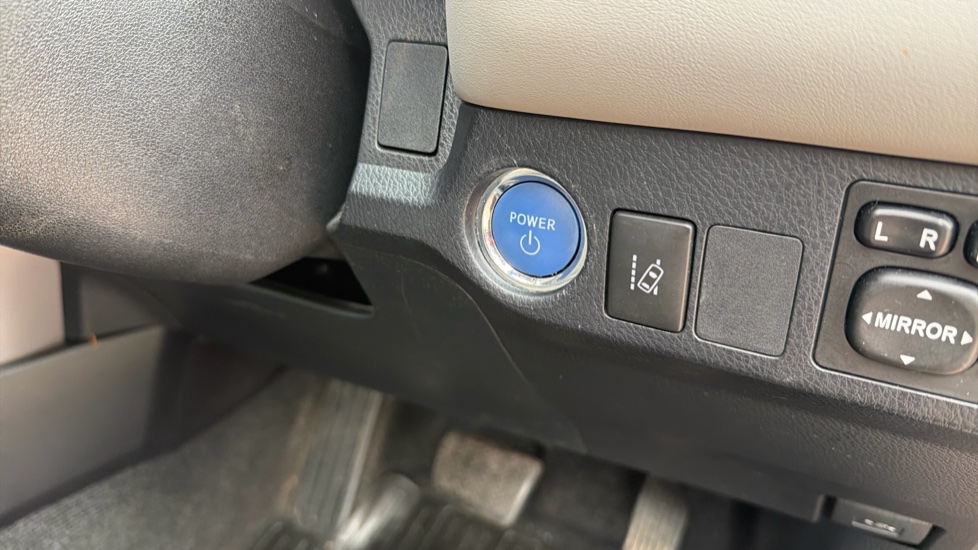 Toyota RAV4 2.5 VVT-i Hybrid Excel TSS 5dr CVT Hybrid Estate - Image 16