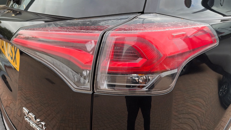 Toyota RAV4 2.5 VVT-i Hybrid Excel TSS 5dr CVT Hybrid Estate - Image 21