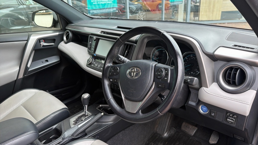 Toyota RAV4 2.5 VVT-i Hybrid Excel TSS 5dr CVT Hybrid Estate - Image 34