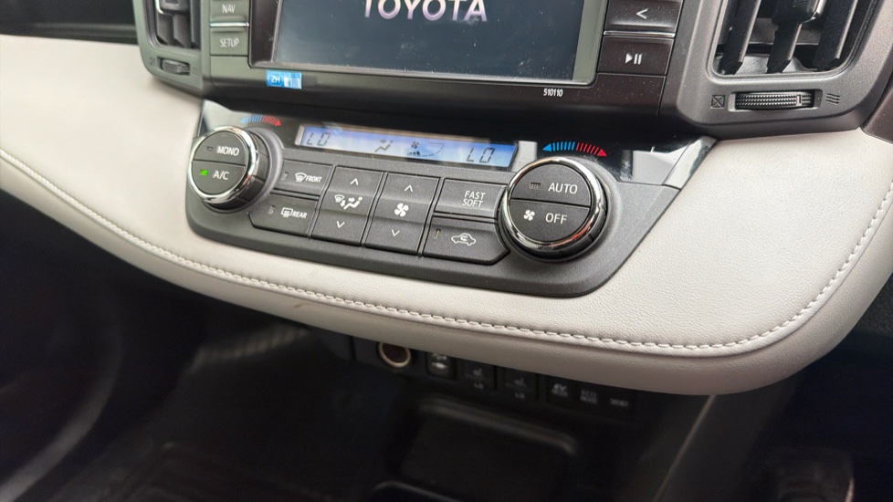 Toyota RAV4 2.5 VVT-i Hybrid Excel TSS 5dr CVT Hybrid Estate - Image 41