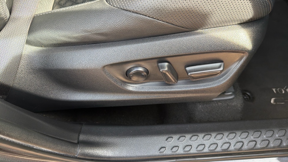 Toyota C-HR 1.8 Hybrid Excel 5dr CVT Hybrid Hatchback - Image 36