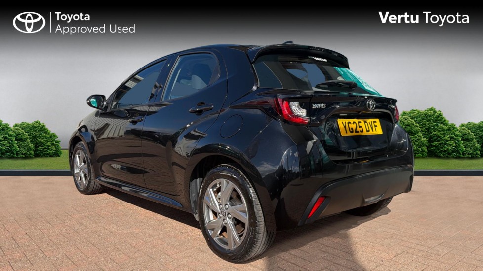 Toyota Yaris 1.5 Hybrid Icon 5dr CVT Hybrid Hatchback - Image 4