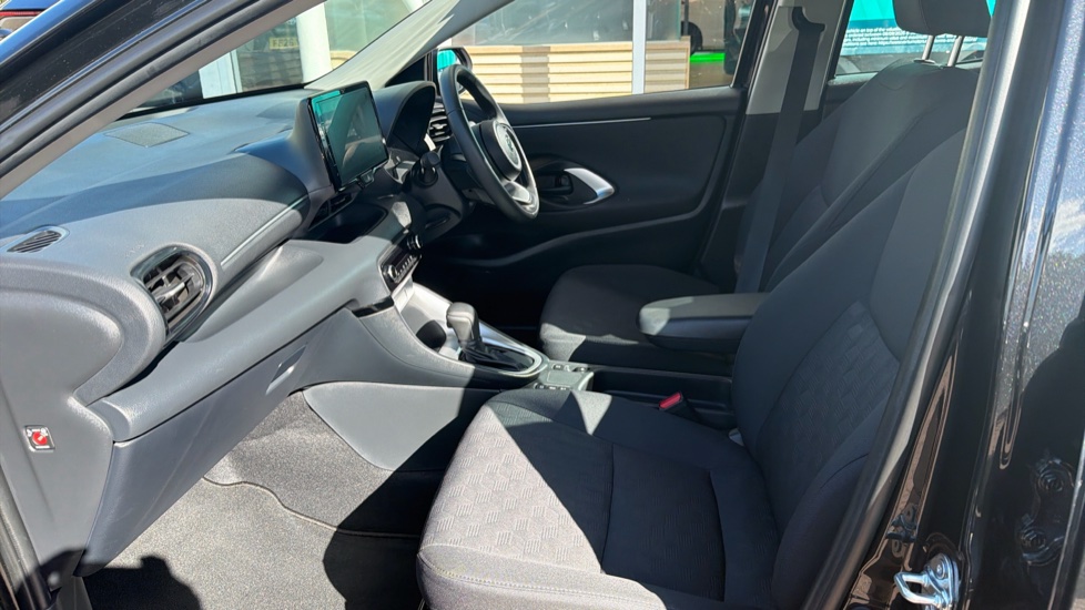 Toyota Yaris 1.5 Hybrid Icon 5dr CVT Hybrid Hatchback - Image 5