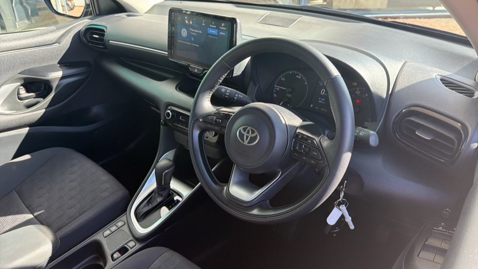 Toyota Yaris 1.5 Hybrid Icon 5dr CVT Hybrid Hatchback - Image 6