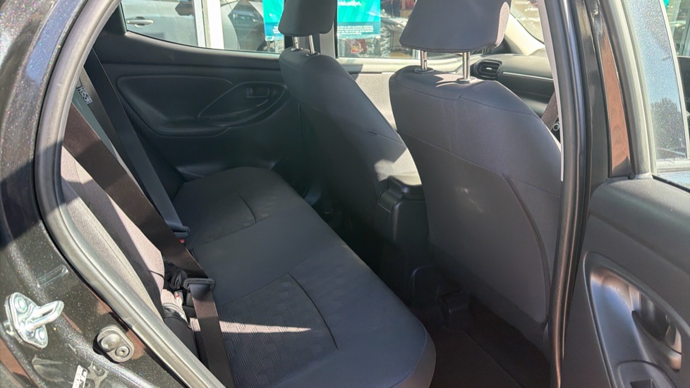 Toyota Yaris 1.5 Hybrid Icon 5dr CVT Hybrid Hatchback - Image 8