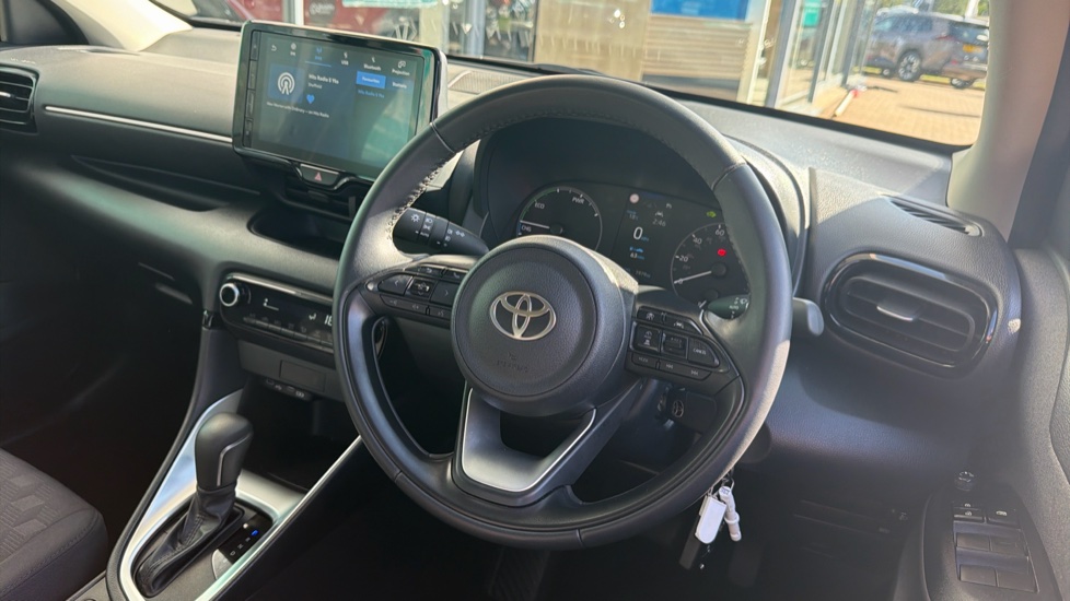 Toyota Yaris 1.5 Hybrid Icon 5dr CVT Hybrid Hatchback - Image 10