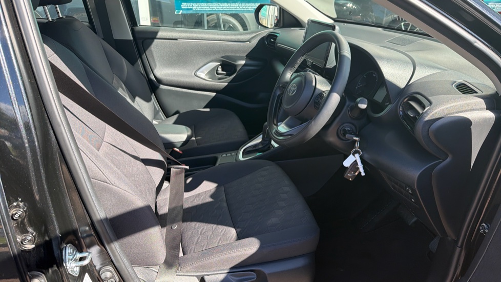 Toyota Yaris 1.5 Hybrid Icon 5dr CVT Hybrid Hatchback - Image 12