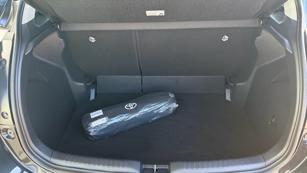 Toyota Yaris 1.5 Hybrid Icon 5dr CVT Hybrid Hatchback - Image 13