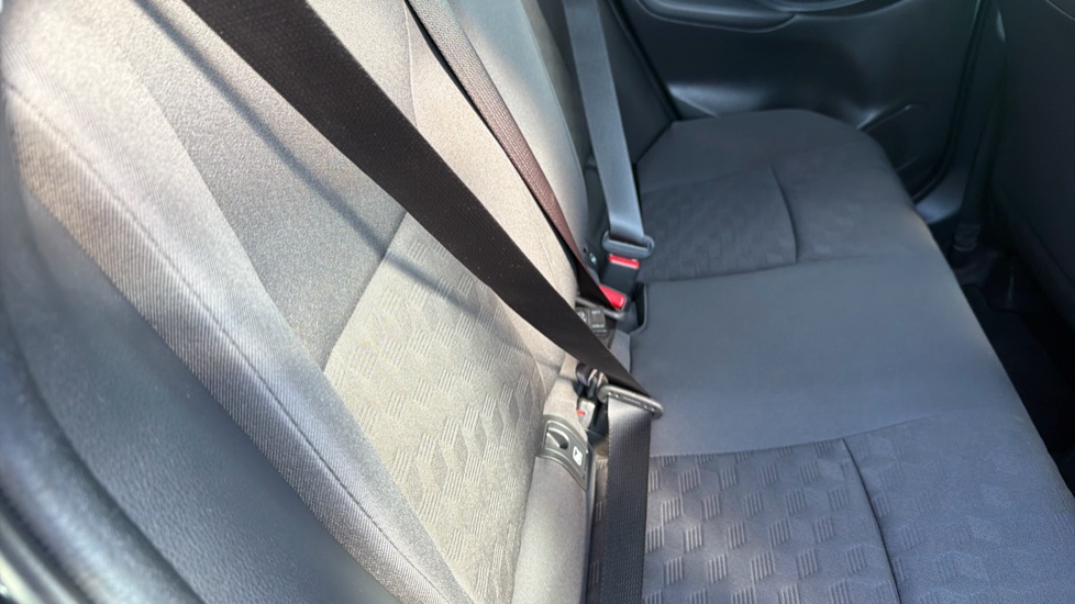 Toyota Yaris 1.5 Hybrid Icon 5dr CVT Hybrid Hatchback - Image 14