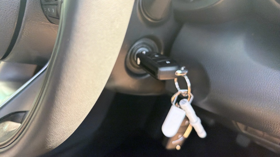 Toyota Yaris 1.5 Hybrid Icon 5dr CVT Hybrid Hatchback - Image 16