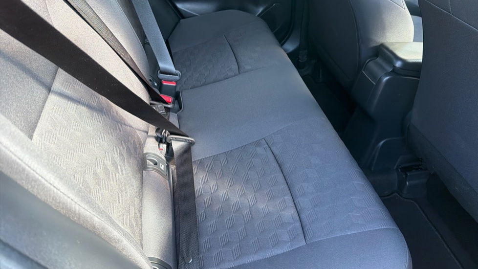 Toyota Yaris 1.5 Hybrid Icon 5dr CVT Hybrid Hatchback - Image 17