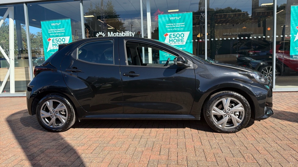 Toyota Yaris 1.5 Hybrid Icon 5dr CVT Hybrid Hatchback - Image 23