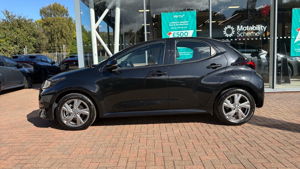 Toyota Yaris 1.5 Hybrid Icon 5dr CVT Hybrid Hatchback - Image 24