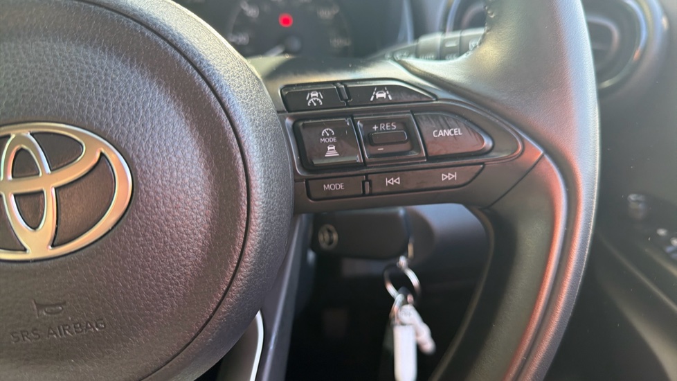 Toyota Yaris 1.5 Hybrid Icon 5dr CVT Hybrid Hatchback - Image 37