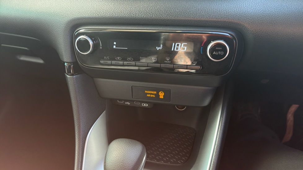Toyota Yaris 1.5 Hybrid Icon 5dr CVT Hybrid Hatchback - Image 38