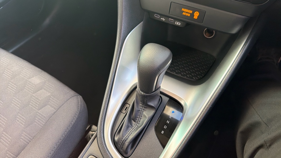 Toyota Yaris 1.5 Hybrid Icon 5dr CVT Hybrid Hatchback - Image 39