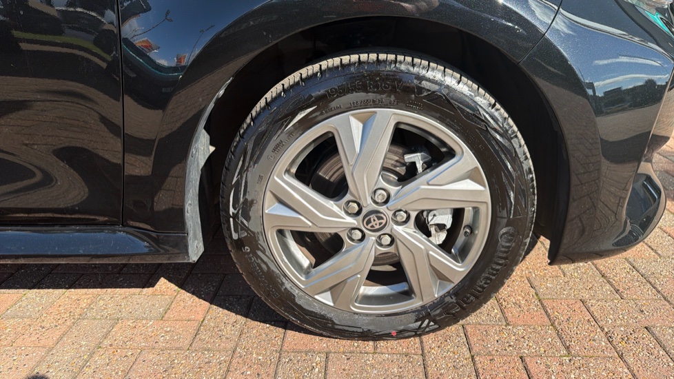 Toyota Yaris 1.5 Hybrid Icon 5dr CVT Hybrid Hatchback - Image 40