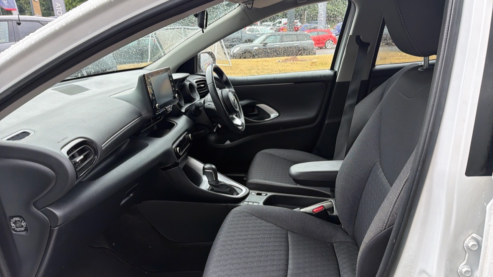 Toyota Yaris 1.5 Hybrid Design 5dr CVT Hybrid Hatchback - Image 5