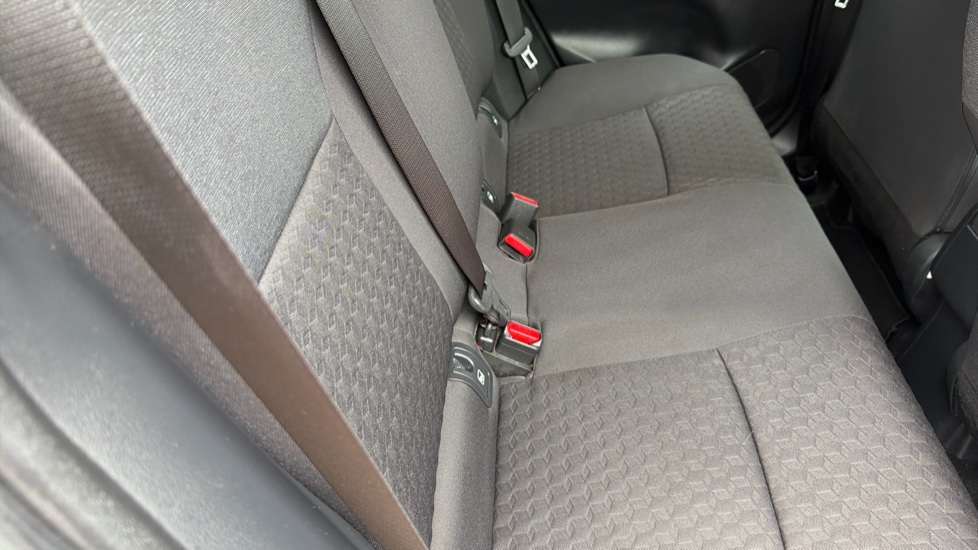 Toyota Yaris 1.5 Hybrid Design 5dr CVT Hybrid Hatchback - Image 14