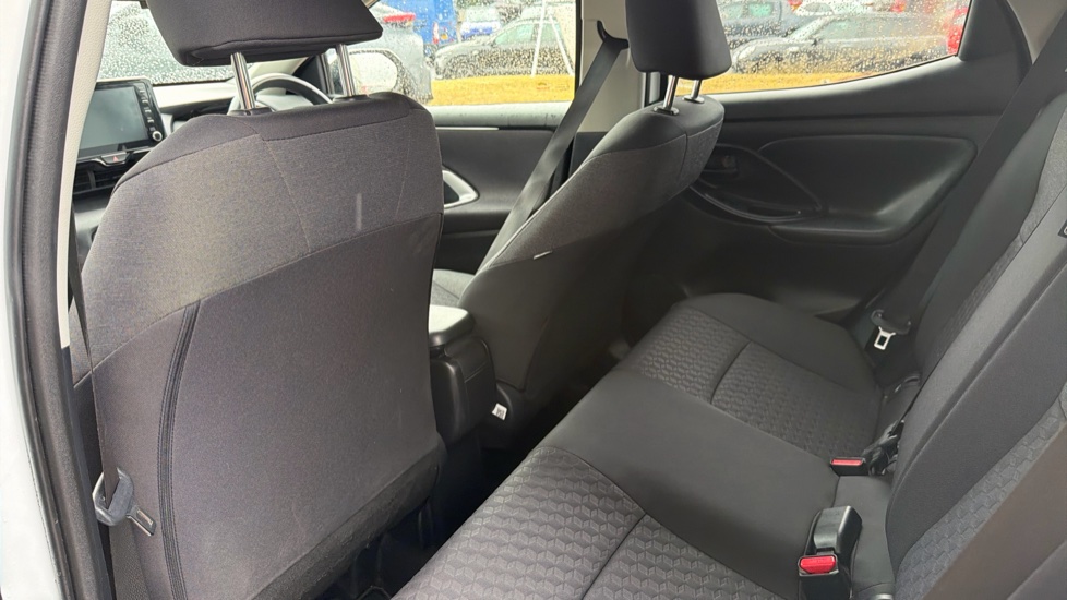 Toyota Yaris 1.5 Hybrid Design 5dr CVT Hybrid Hatchback - Image 15