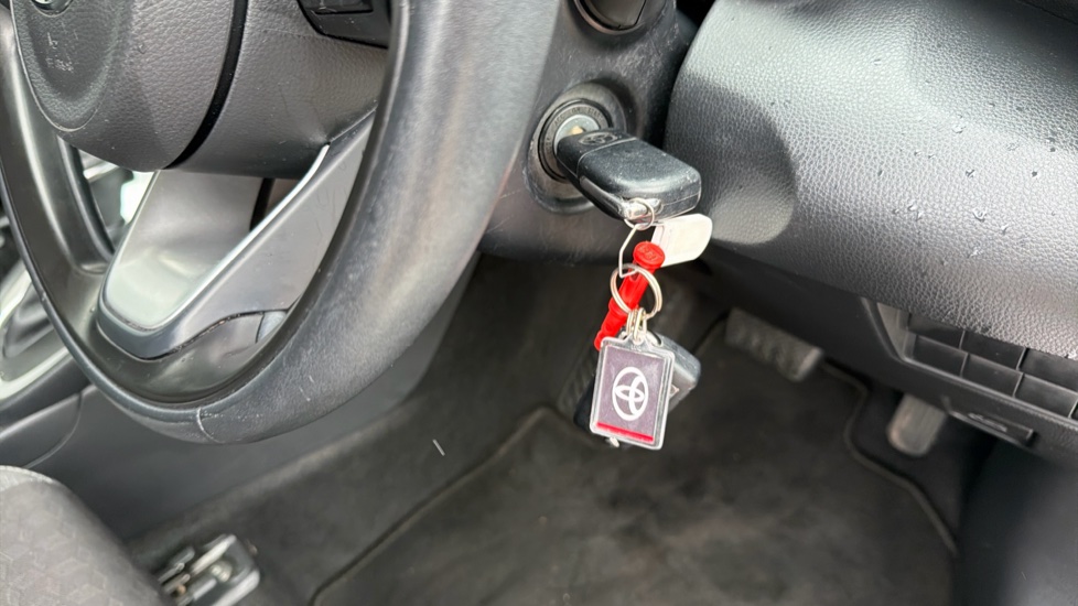 Toyota Yaris 1.5 Hybrid Design 5dr CVT Hybrid Hatchback - Image 16