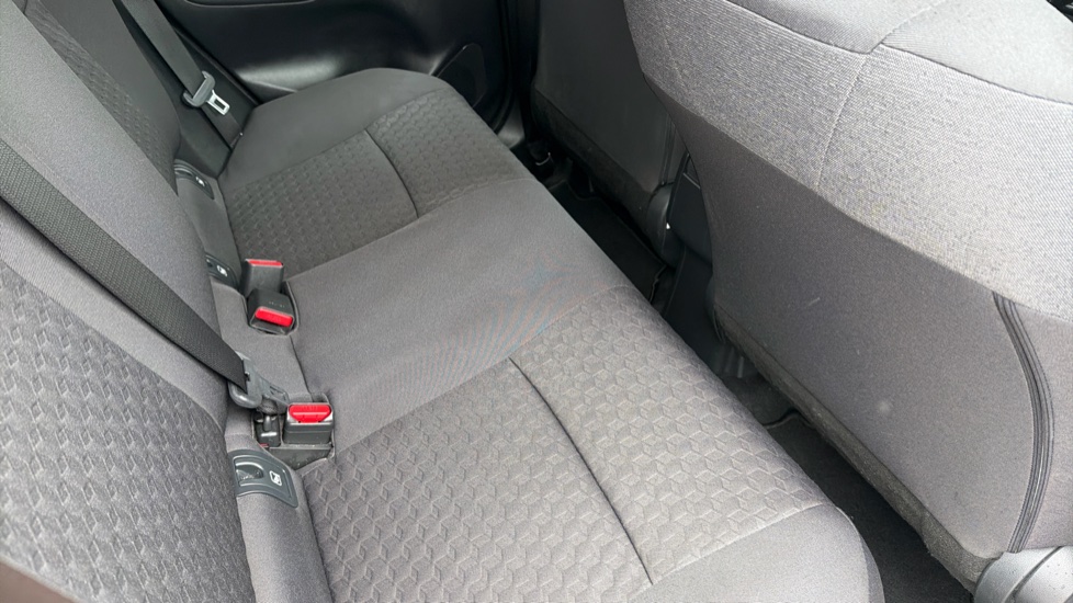 Toyota Yaris 1.5 Hybrid Design 5dr CVT Hybrid Hatchback - Image 17