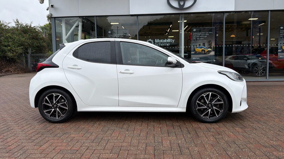 Toyota Yaris 1.5 Hybrid Design 5dr CVT Hybrid Hatchback - Image 23
