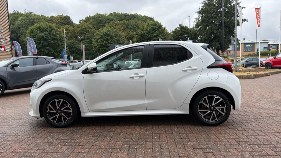 Toyota Yaris 1.5 Hybrid Design 5dr CVT Hybrid Hatchback - Image 24