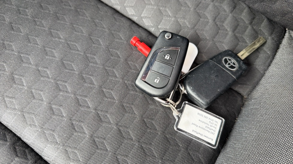 Toyota Yaris 1.5 Hybrid Design 5dr CVT Hybrid Hatchback - Image 28