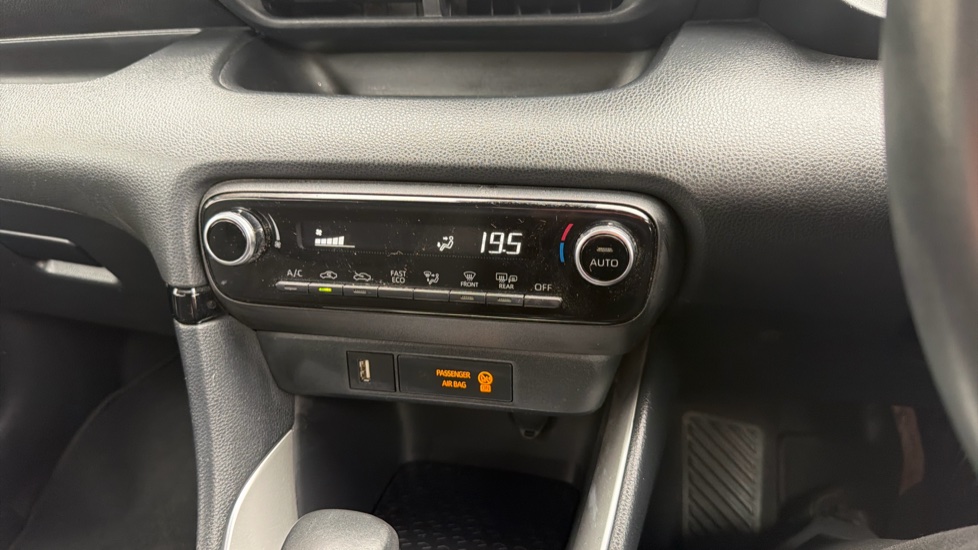 Toyota Yaris 1.5 Hybrid Design 5dr CVT Hybrid Hatchback - Image 38