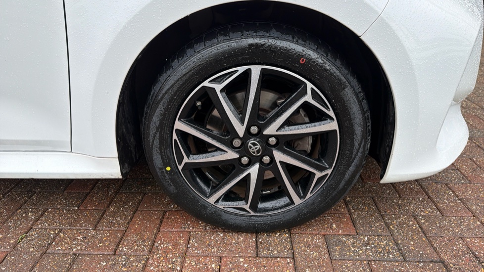 Toyota Yaris 1.5 Hybrid Design 5dr CVT Hybrid Hatchback - Image 40