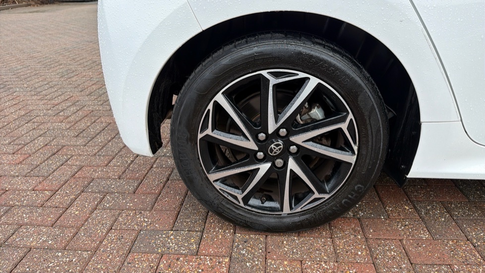 Toyota Yaris 1.5 Hybrid Design 5dr CVT Hybrid Hatchback - Image 41