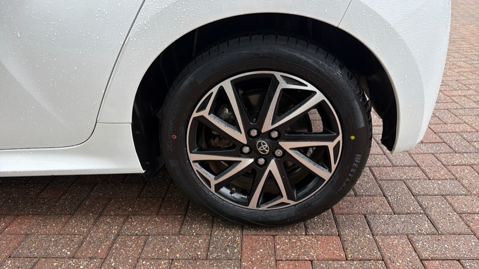 Toyota Yaris 1.5 Hybrid Design 5dr CVT Hybrid Hatchback - Image 43