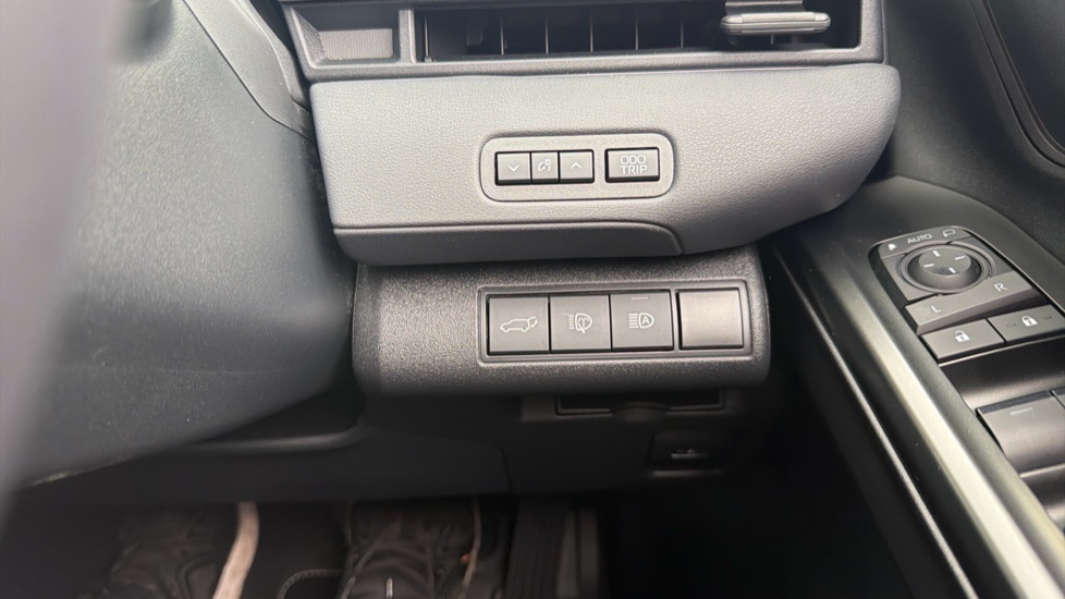 Toyota bZ4X Touring 165kW Design 75kWh 5dr Auto Electric Estate - Image 39