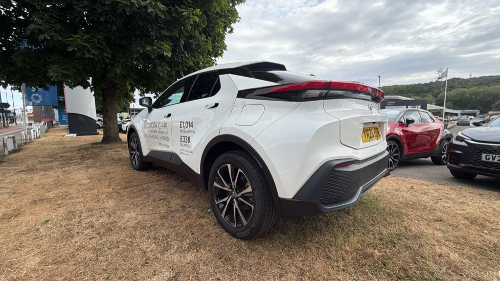 Toyota C-HR 2.0 PHEV Design 5dr CVT Hatchback - Image 4