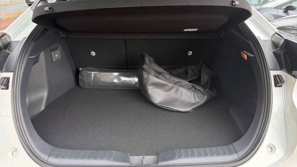 Toyota C-HR 2.0 PHEV Design 5dr CVT Hatchback - Image 13