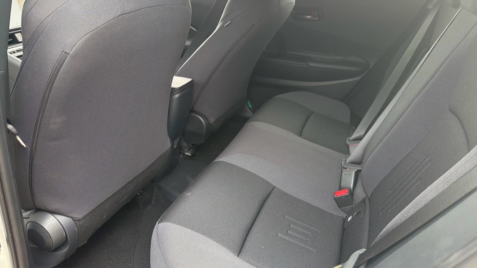 Toyota C-HR 2.0 PHEV Design 5dr CVT Hatchback - Image 15