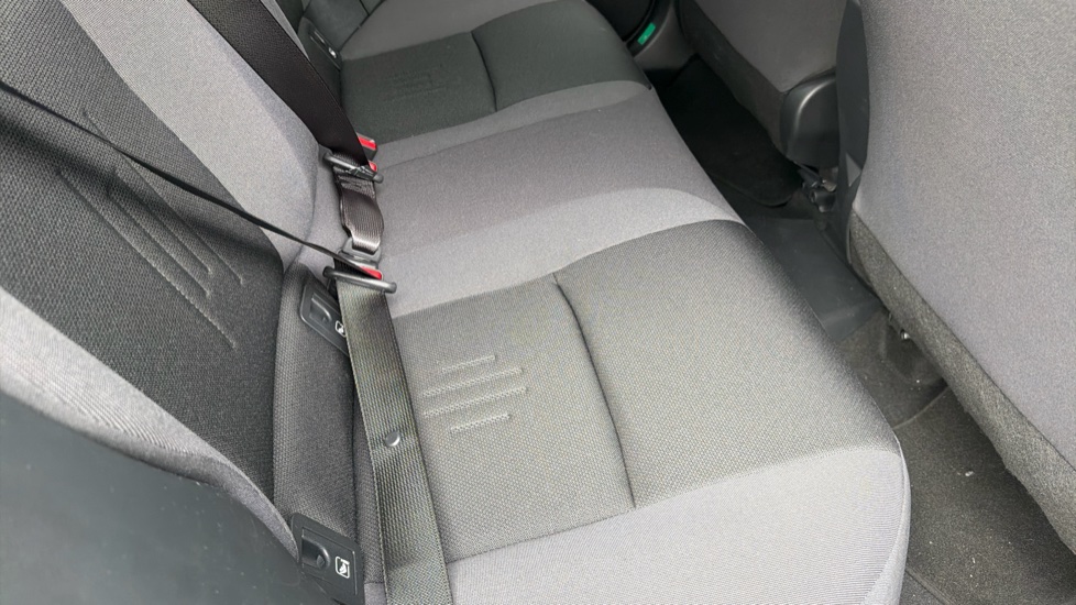 Toyota C-HR 2.0 PHEV Design 5dr CVT Hatchback - Image 17