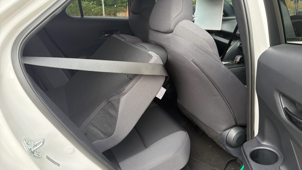 Toyota C-HR 2.0 PHEV Design 5dr CVT Hatchback - Image 18