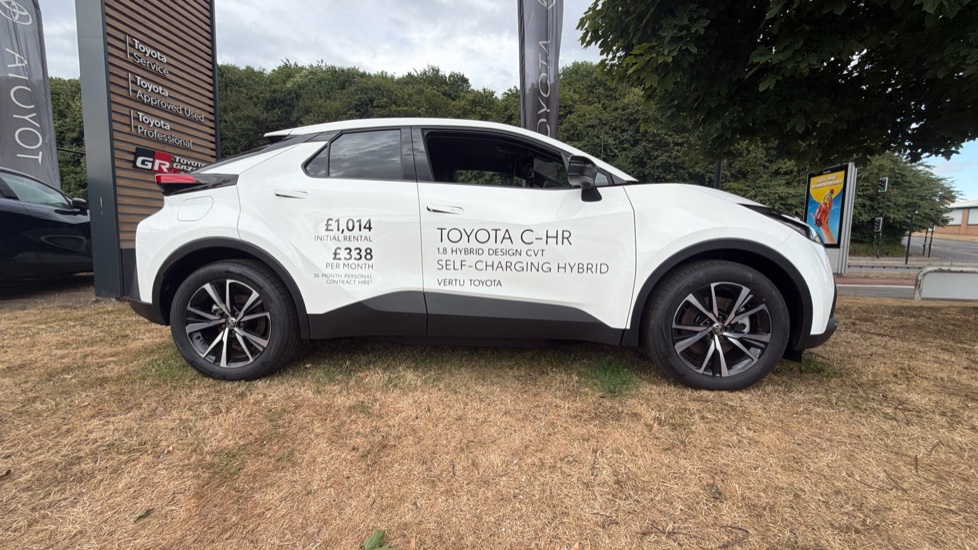 Toyota C-HR 2.0 PHEV Design 5dr CVT Hatchback - Image 23